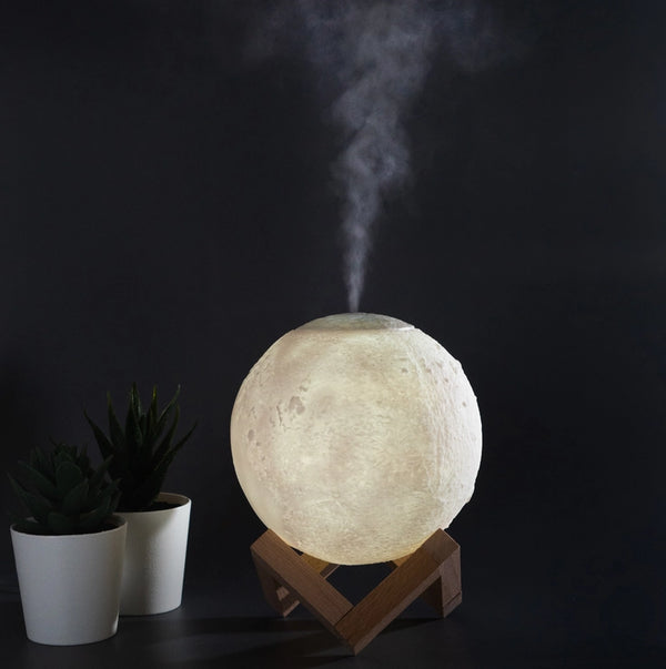 Humidifier resembling a moonlight